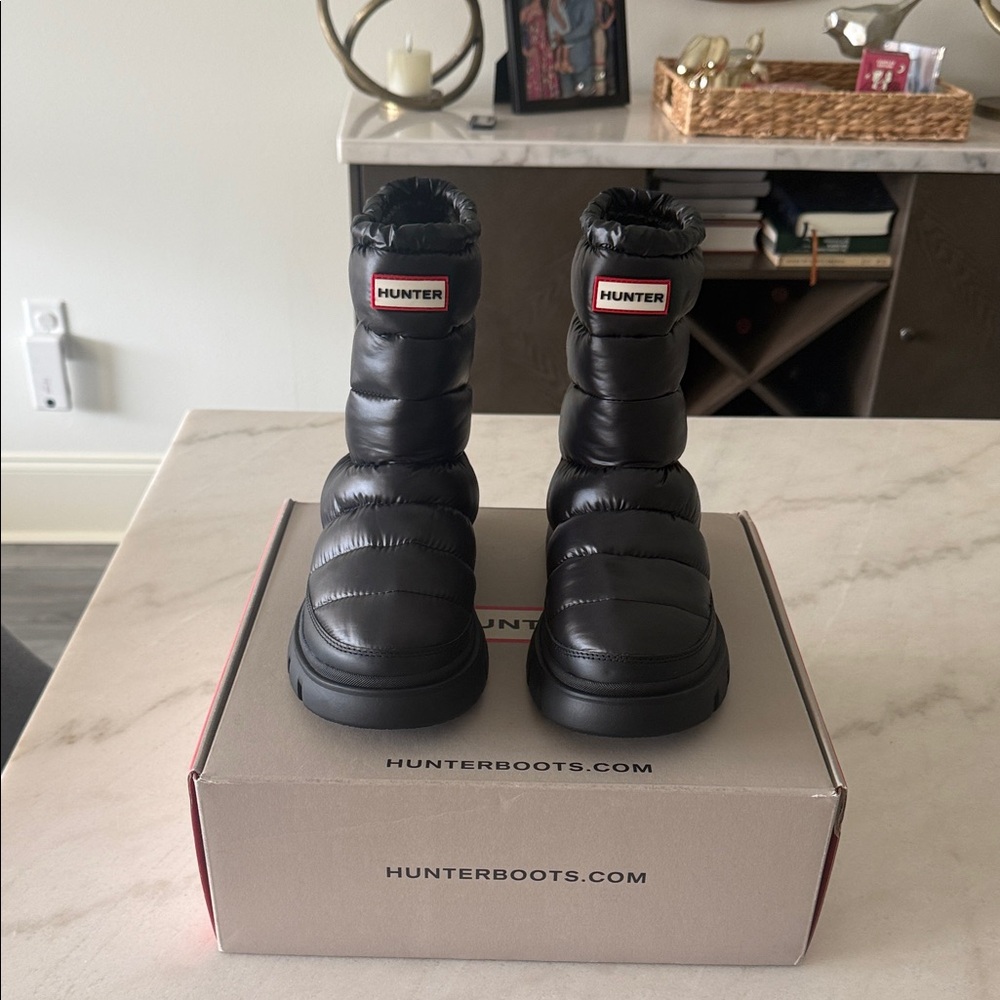 Hunter Black Maribel lug sole boots NWT